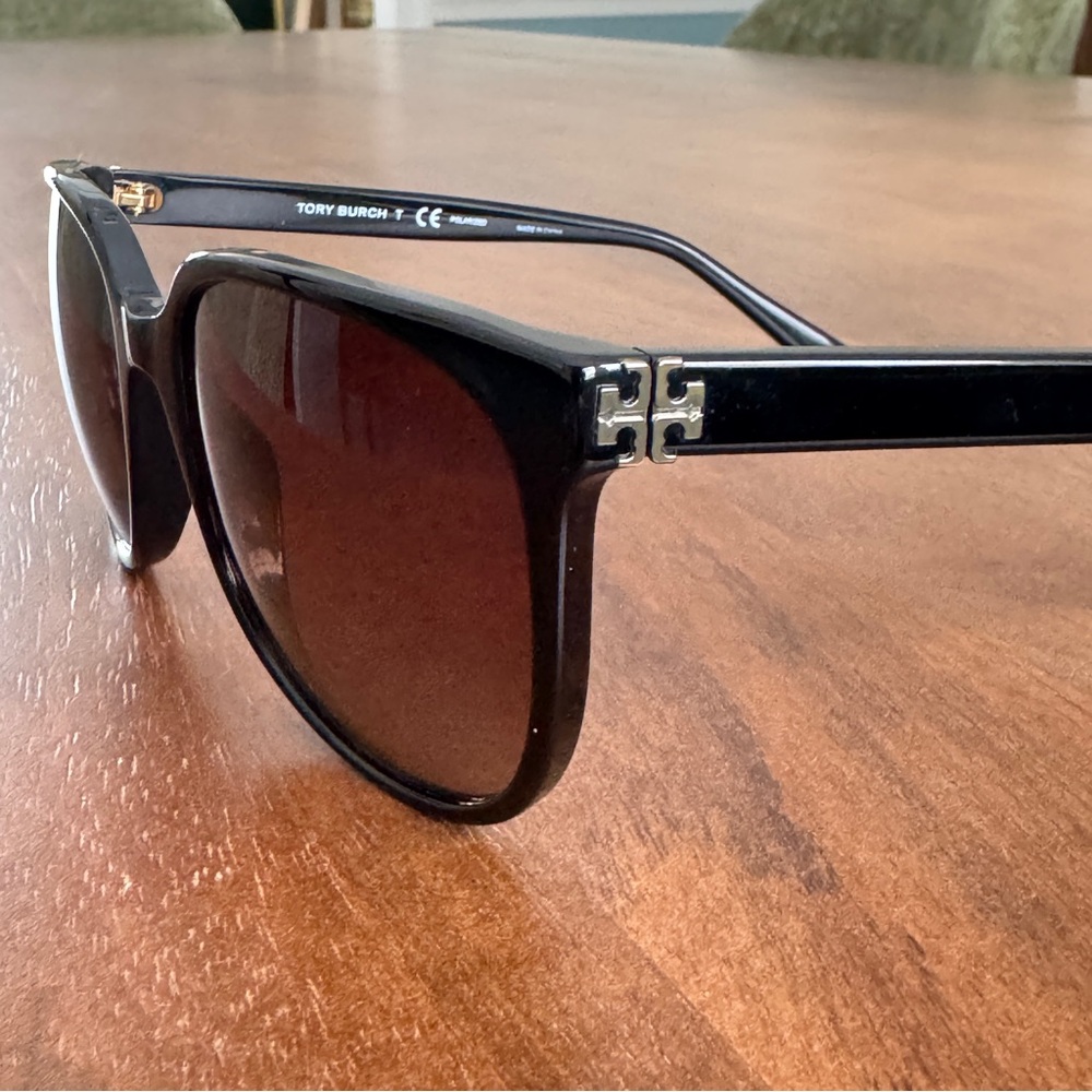 Tory Burch Polarized Black Sunglasses with case and pouch - Picture 5 of 7